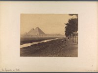Kat-Nr.623  Kat-Nr.623- Photobestand Hohnhorst, Bezeichnet: ZL III 1824, ZL III 1796/1854: 1894/5, 59 Photographien mit Ansichten von Ortschaften, Bauwerken u.s.w. in Ägypten, Vermächtnis der Frau Baronin v. Hohnhorst hieselbst, Beschriftung Hohnhorst: Die Pyramiden von Gizéh. : Repro: Jutta Streitfellner