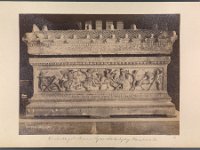 Kat-Nr.662  Kat-Nr.662- Photobestand Vasel, Beschriftung Photo: N 13. Sarcophage dit „d’Alexandre.“, Beschriftung Vasel: Constantinopel: Museum. Sogenannter Sarkophag Alexander’s d. Gr.